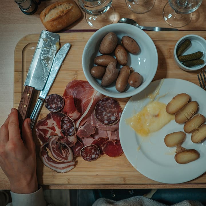 Raclette en famille - Alpes d'Azur - Vacances Bleues