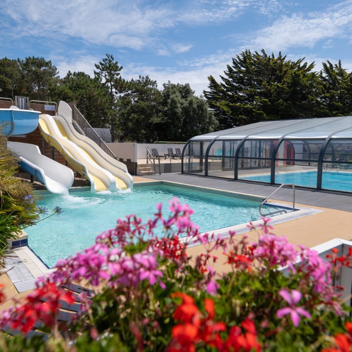 Espace aquatique avec piscine extérieure et toboggans & une piscine intérieure chauffée - Club Keravel*** - Erdeven