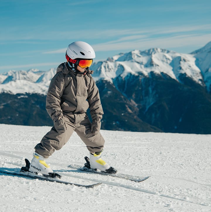 Enfant en train de skier - Alpes d'Azur - Vacances Bleues