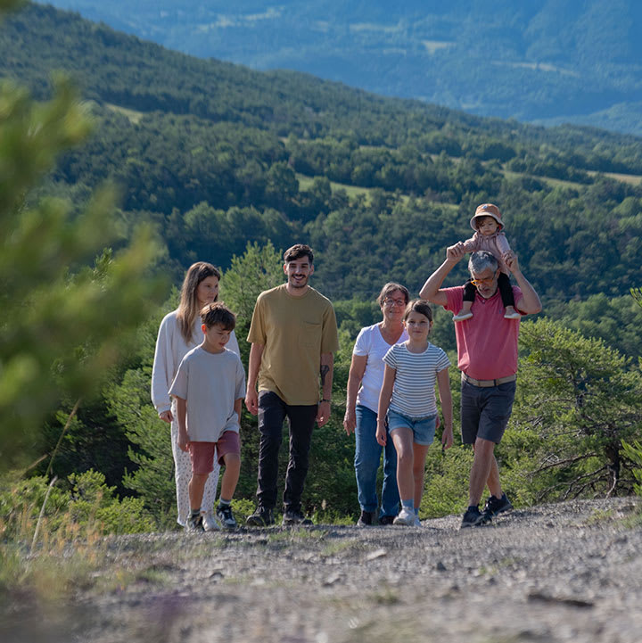 Randonnées en famille avec guide - lac de serre ponçon