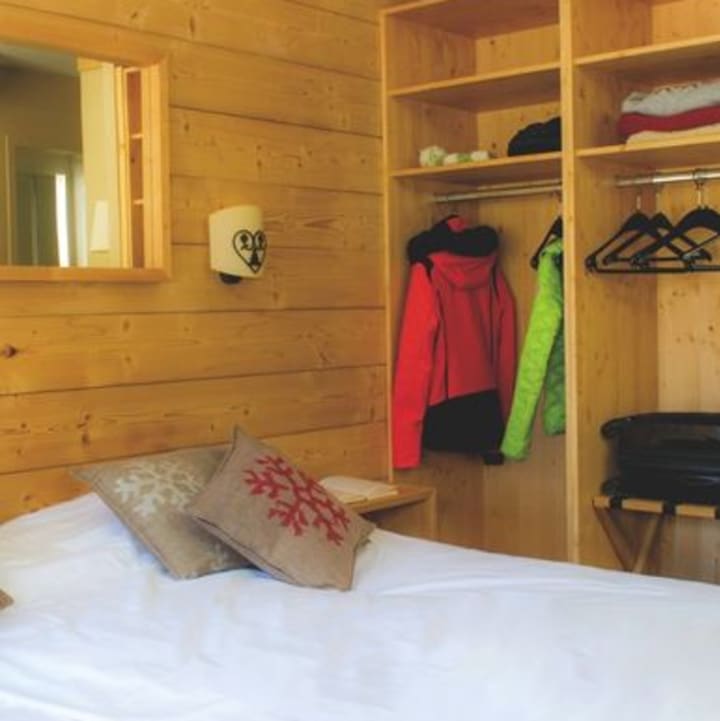 chambre-4-alpes-d-azur-serre-chevalier-386x508.jpg