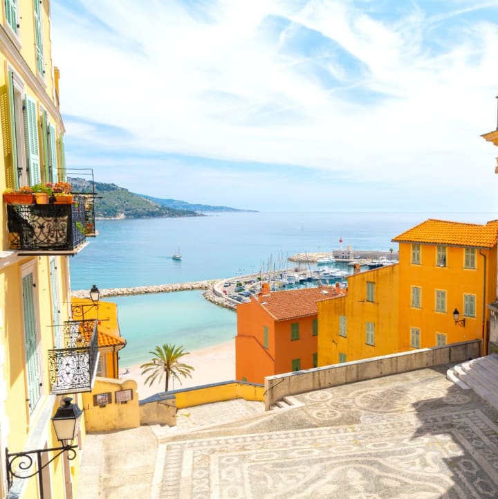 Menton - parvis église Saint Michel avec vue mer