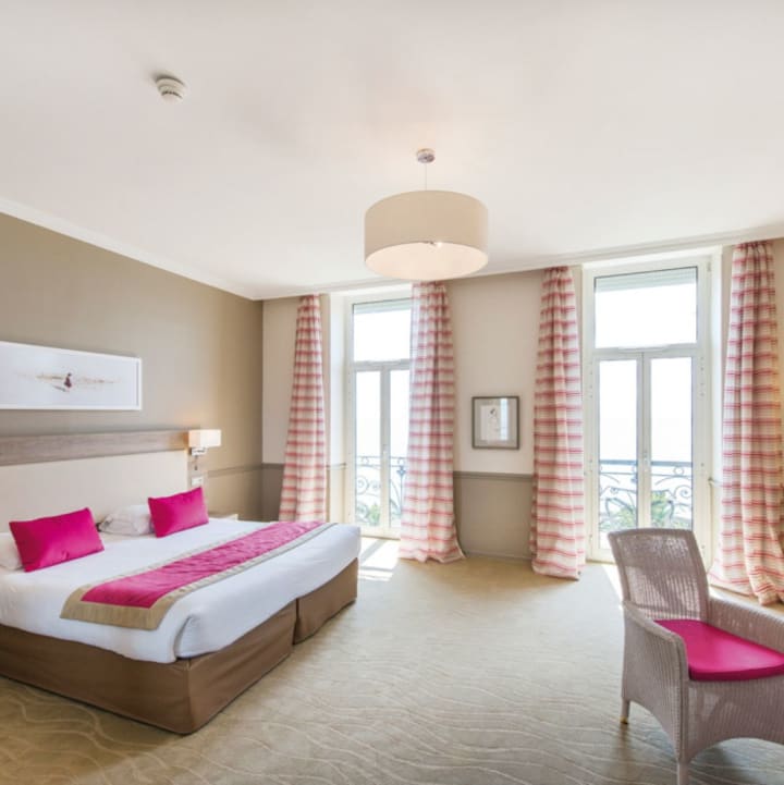 Chambre Lit double élégante et spacieuse vue mer - Royal Westminster - Menton
