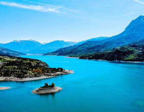 Tourisme de proximité - voyager en France - Alpes - Lac de Serre Poncon