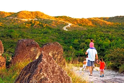 bagaces-landscape-sunset-family-hike.jpg