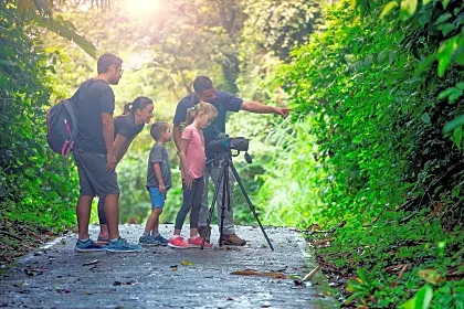 bird-watching-family-wildlife-arenal.jpg