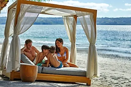 four-seasons-beach-bed-family-portrait-papagayo.jpg