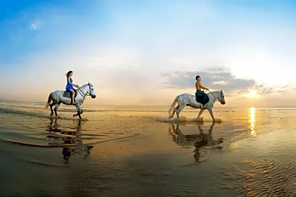 horseback-riding-couple-general-shot-guanacaste.jpg
