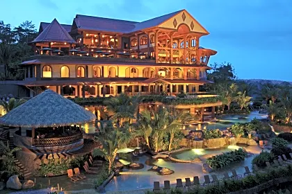 the-springs-resort-and-spa-the-falcons-nest-reception-night-shot-arenal.jpg