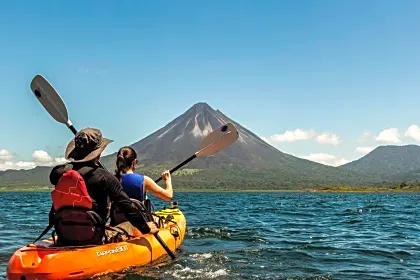 watersports-on-lake-arenal-couple-kayaking-volcano-view.jpg