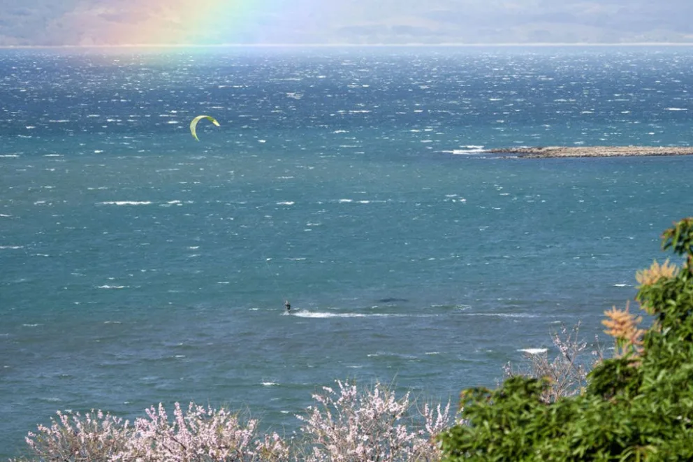 Kitesurfing and Windsurfing