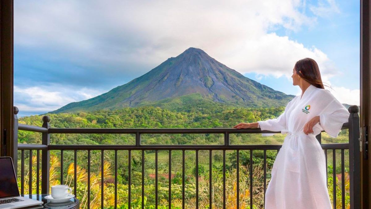 Enjoy Stunning Volcano Views at Arenal Kioro