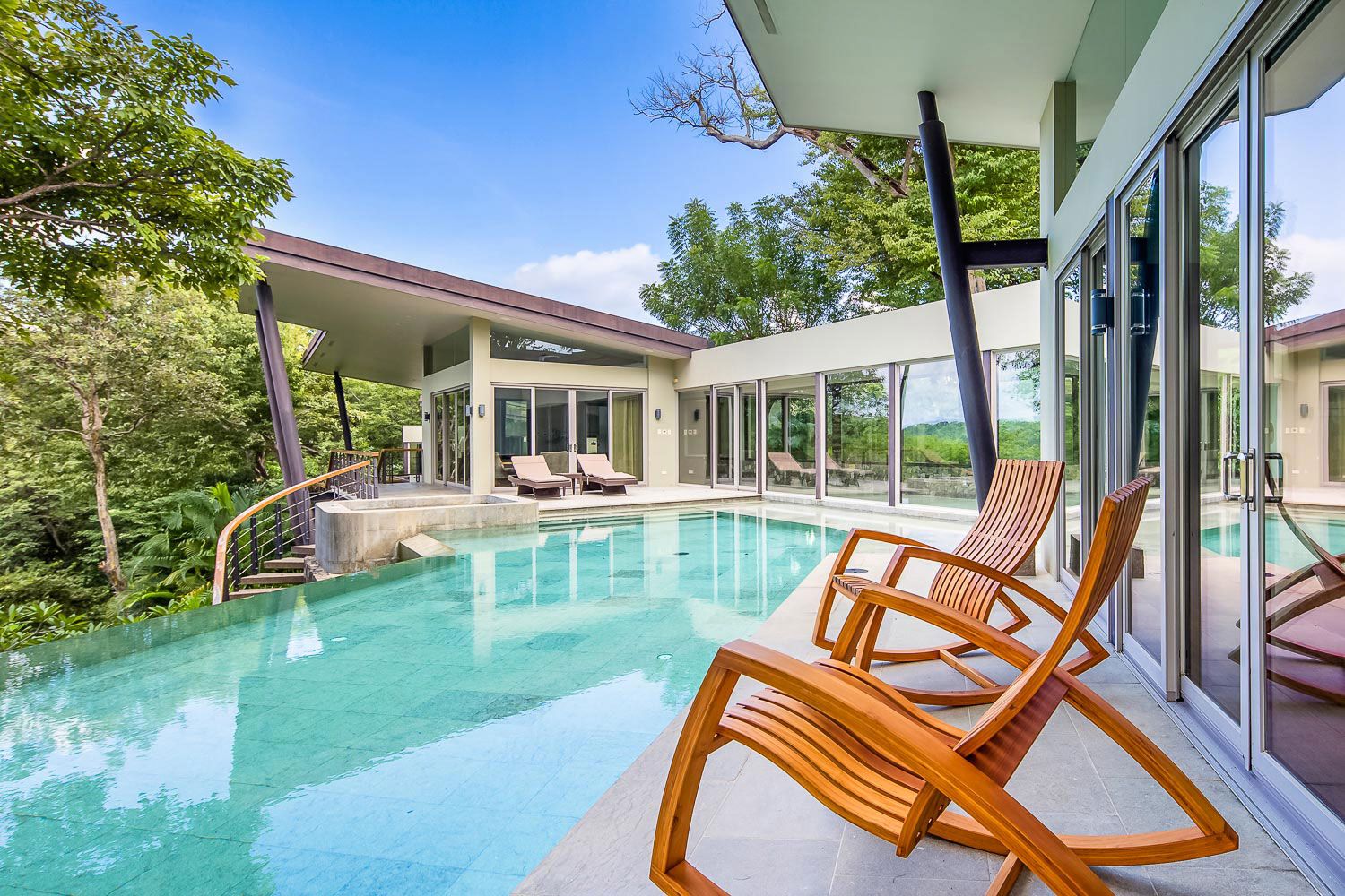 Seacliff Point Villa image 2492