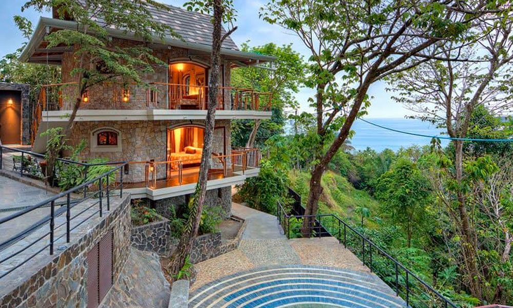 Punto de Vista's terraced yard with mountain views