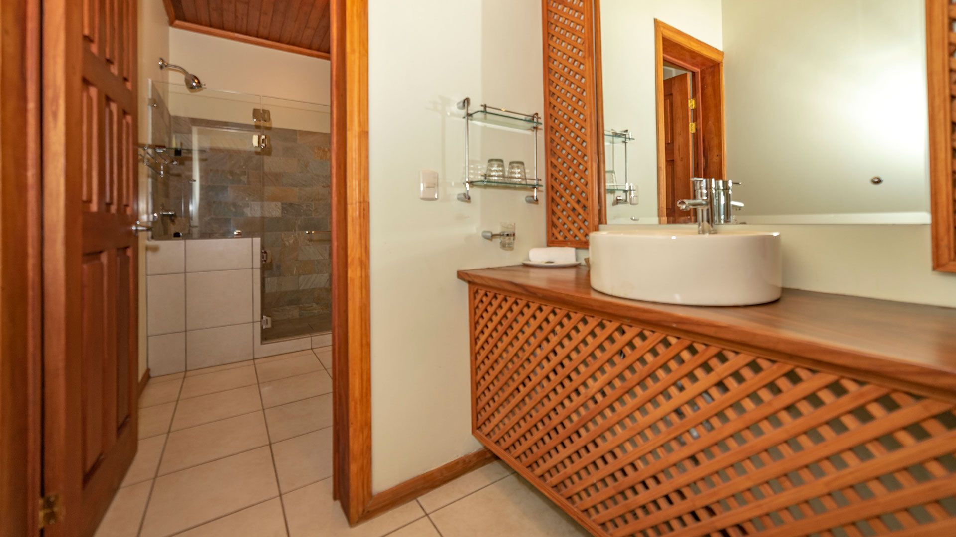 Ficus Sunset Suites image 8546