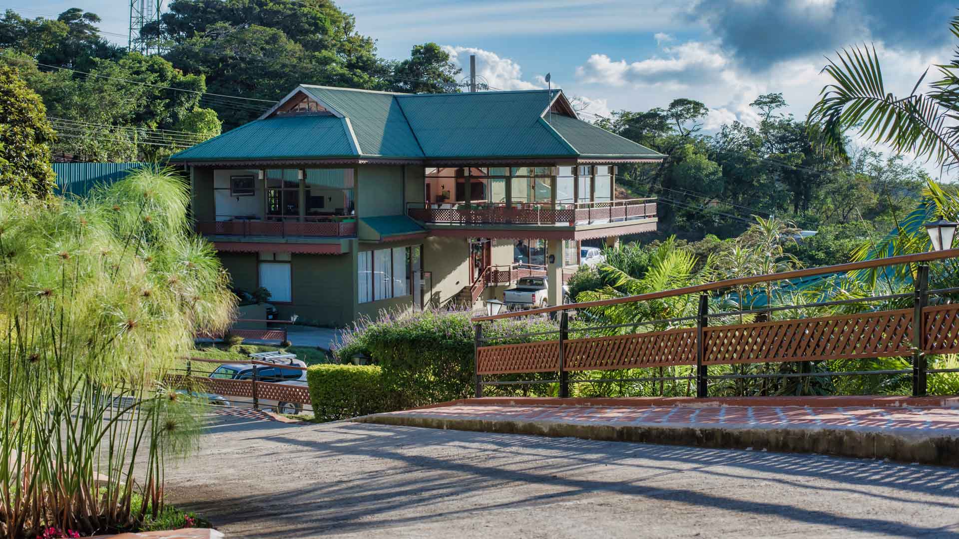 Ficus Sunset Suites image 8545