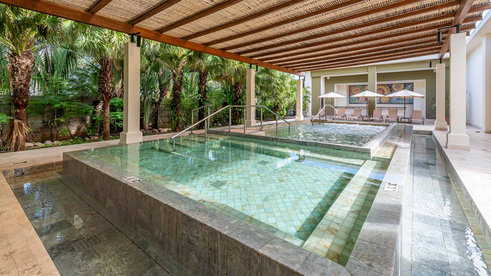 Deluxe Three-Bedroom Condos image 9509