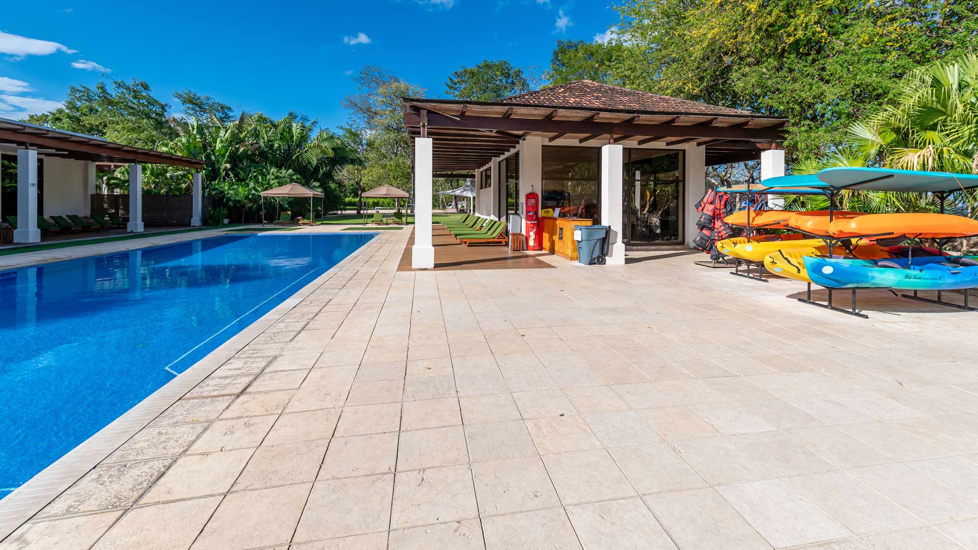 Deluxe Three-Bedroom Condos image 9511