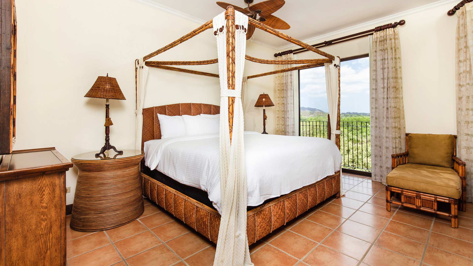 Deluxe Three-Bedroom Condos image 9513