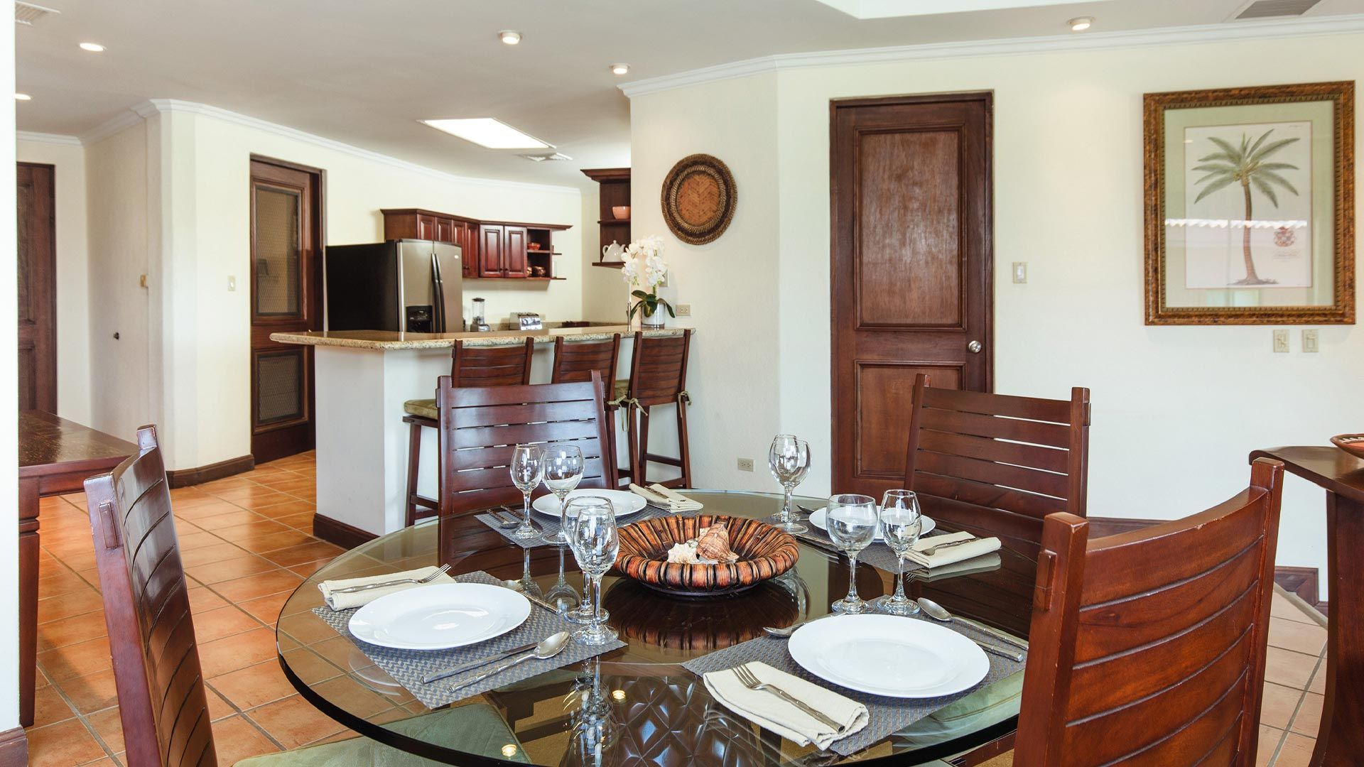 Deluxe Three-Bedroom Condos image 9514