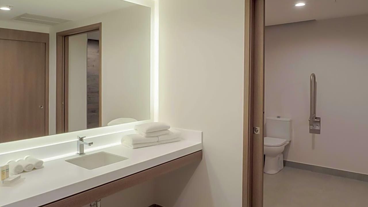 Hilton Garden Inn Santa Ana image 11177