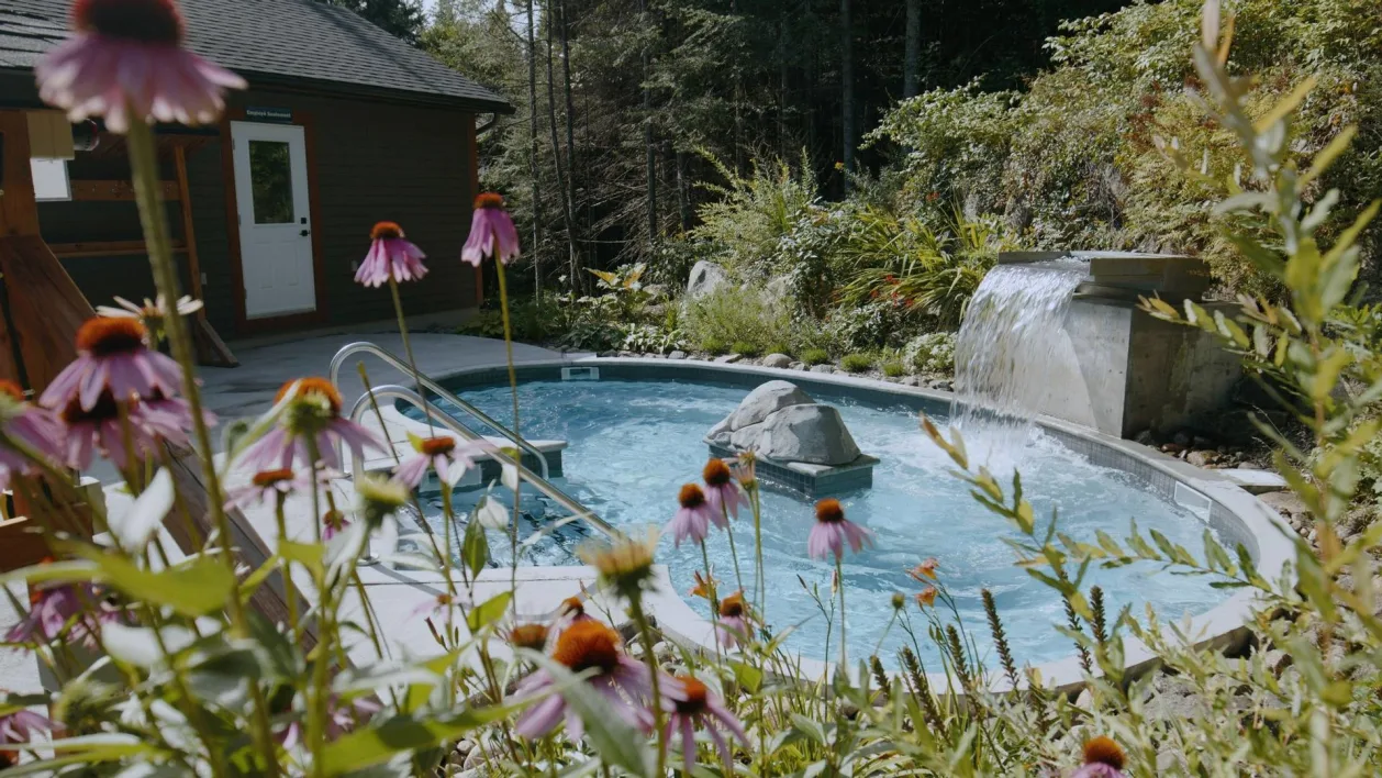 Nordique Spa Stoneham outdoor thermal pool