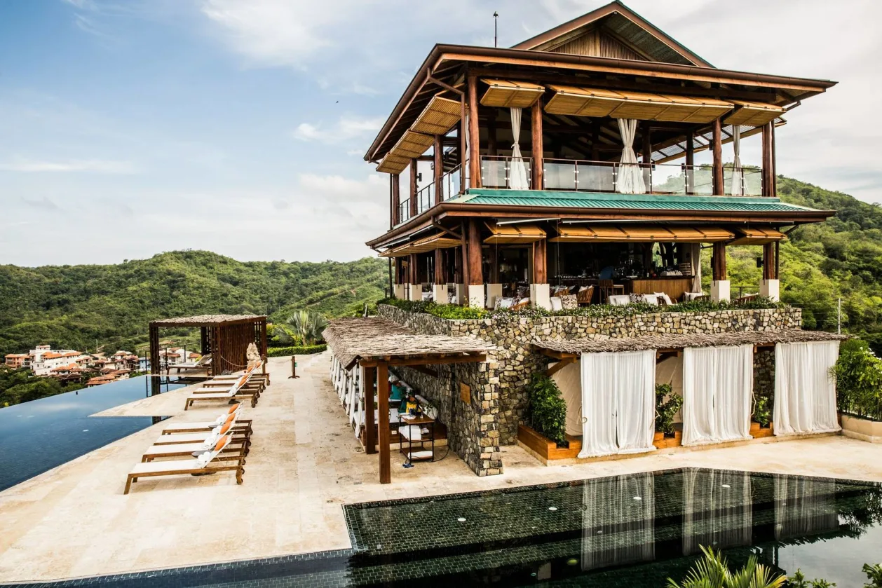 casa-chameleon-las-catalinas-sentido-norte-restaurant-best wellness retreats in costa rica