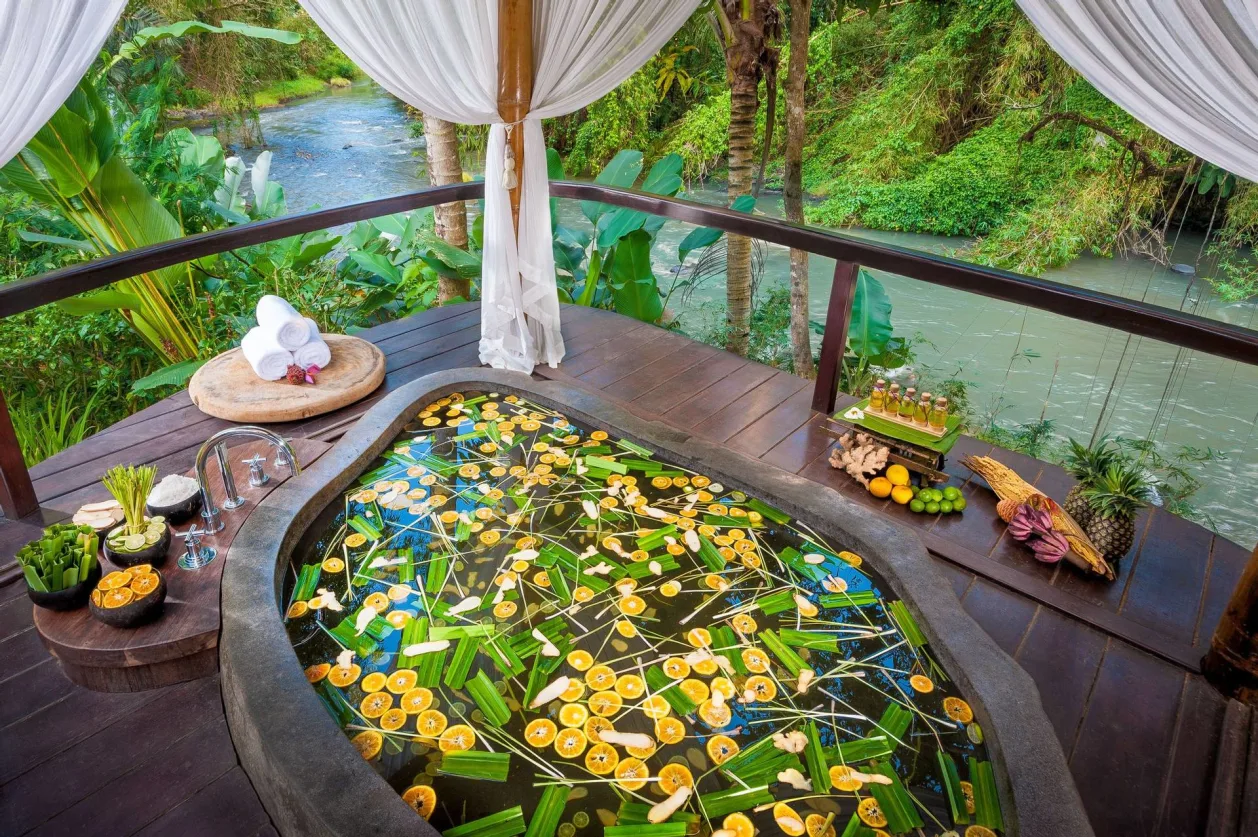 Fivelements Retreat-Bali flower bath