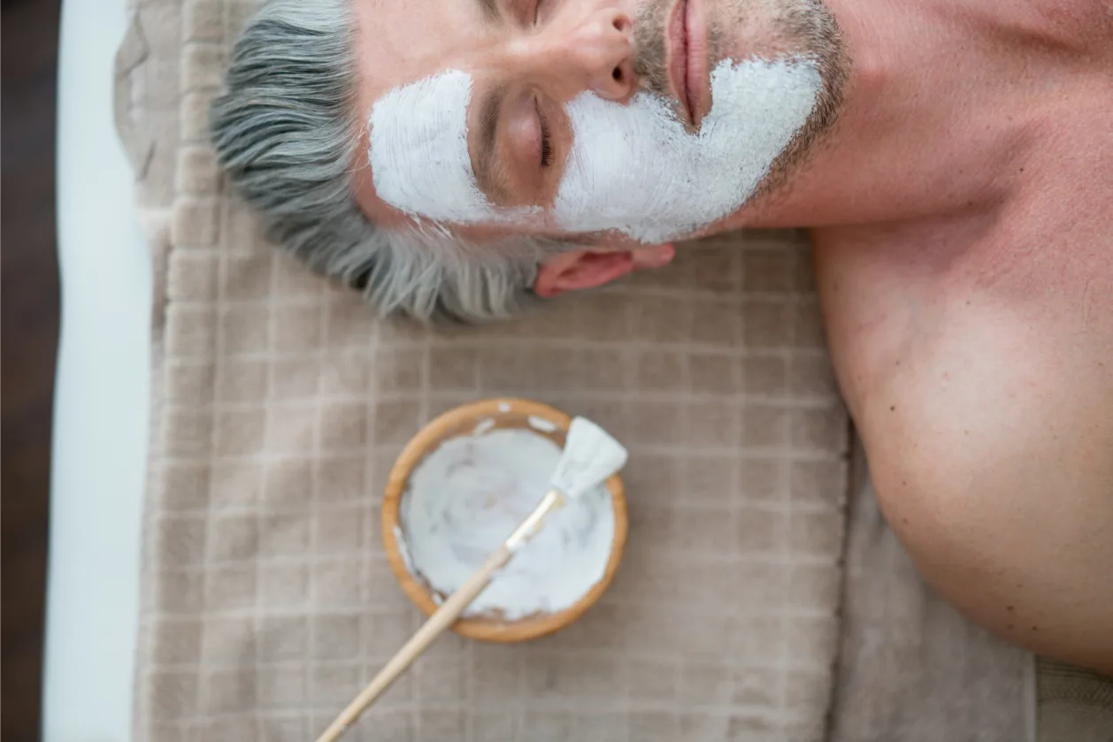 man getting a face mask at spa