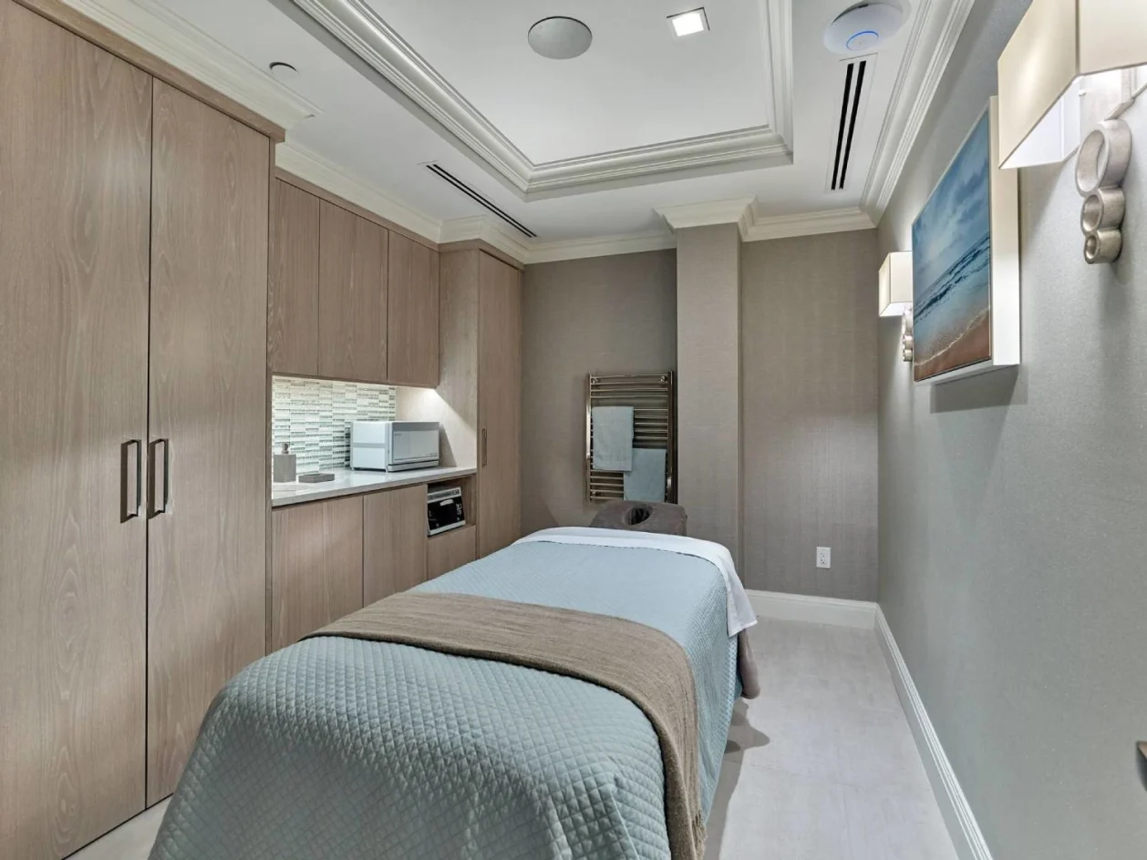Salt Spa Reeds treatment room