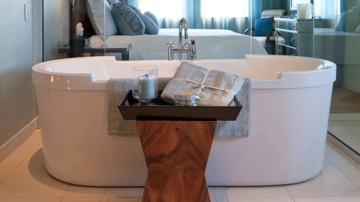 Suite bathroom at Glenn Hotel Atlanta