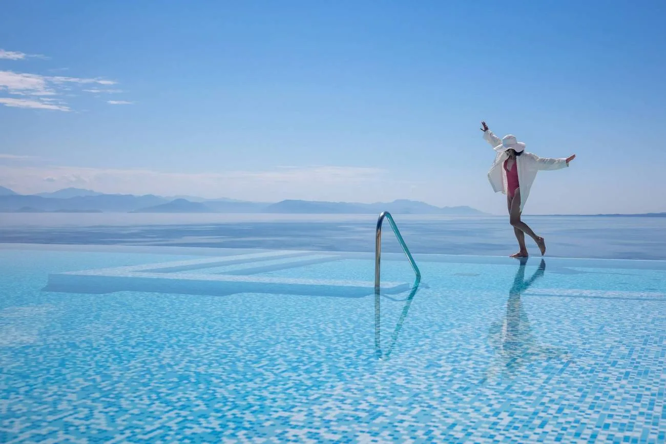 8 Resorts in Greece to Satisfy Your Wanderlust