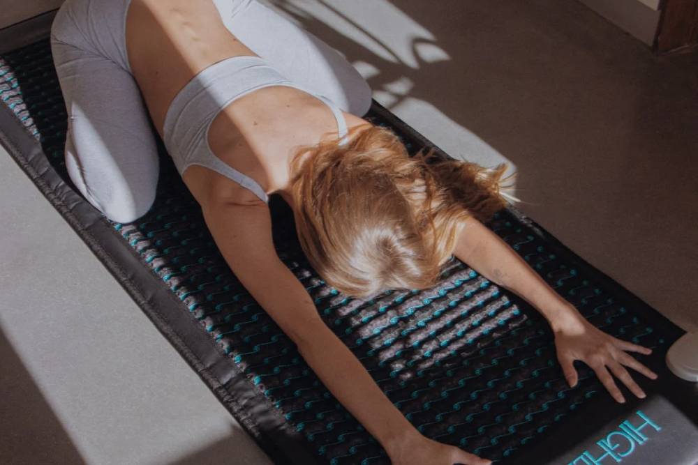 Guest using PEMF infrared mat at Rē Precision Health