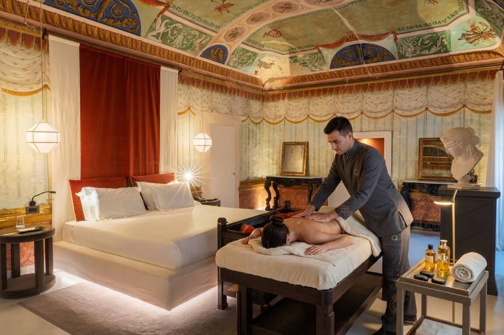 In-room massage at Q92 Noto