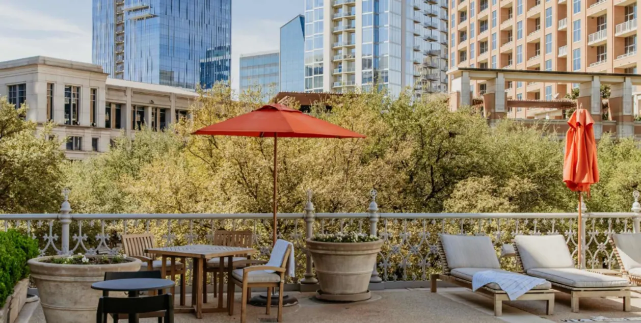 Patio at The Cresecent Court resort in dallas texas