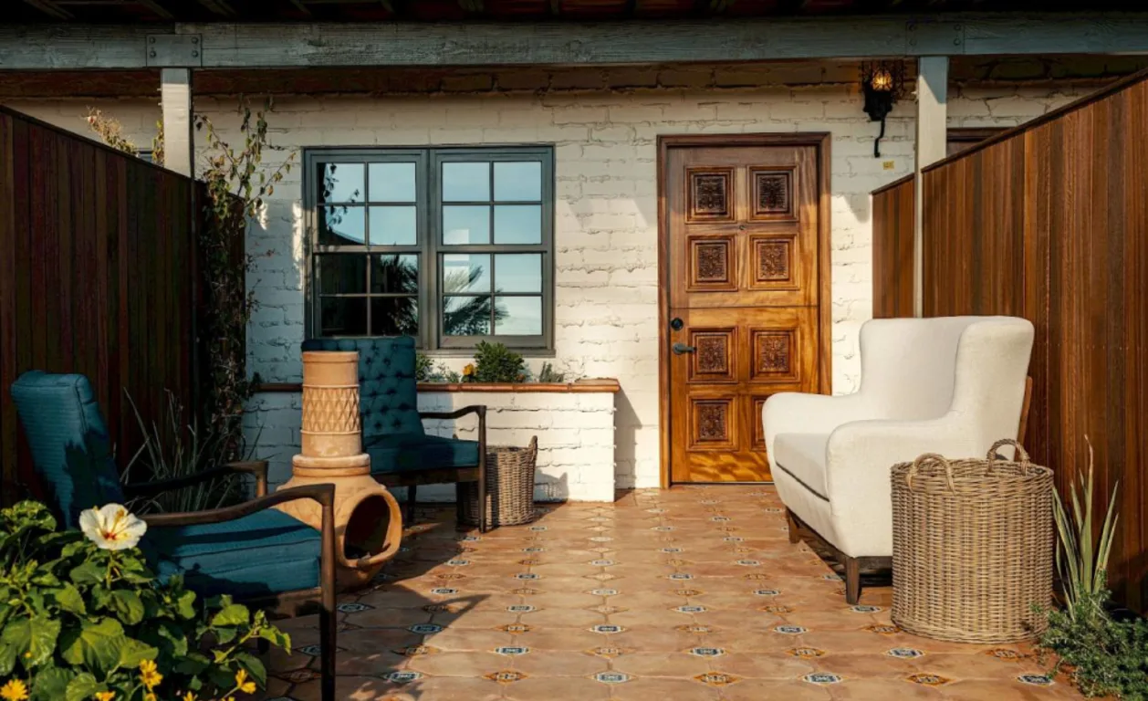 Guest room courtyard at El Caminante