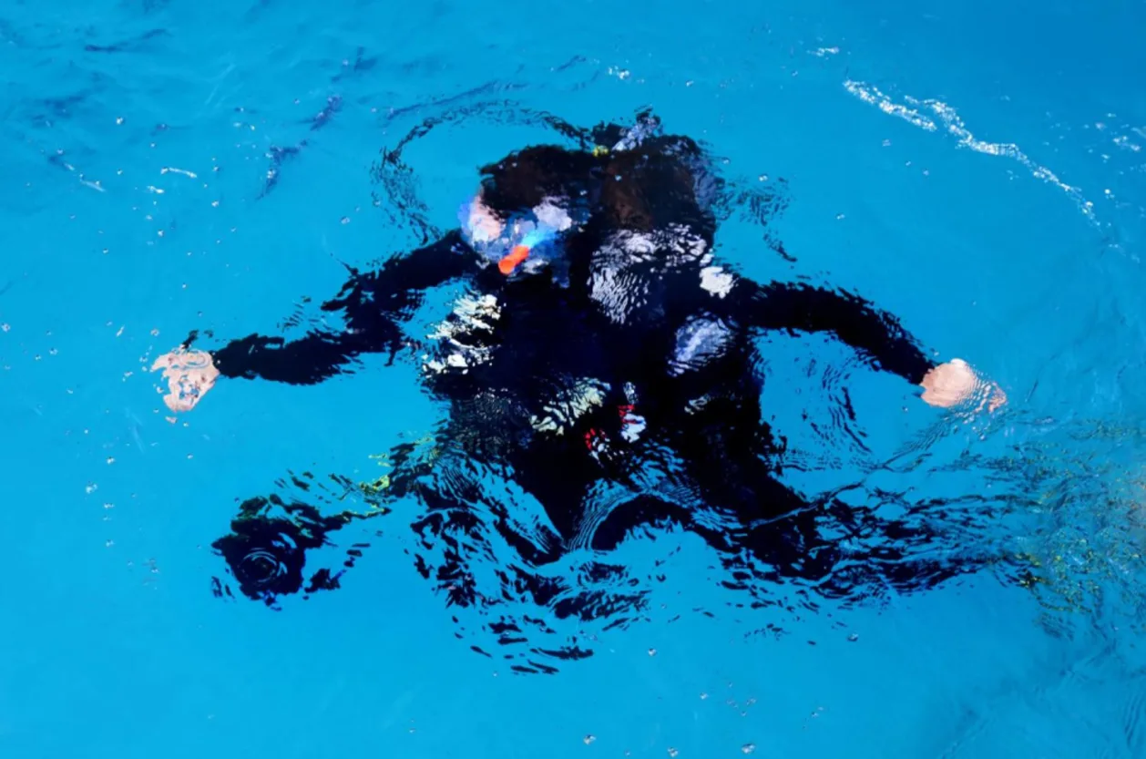 Instructor and scuba diving student