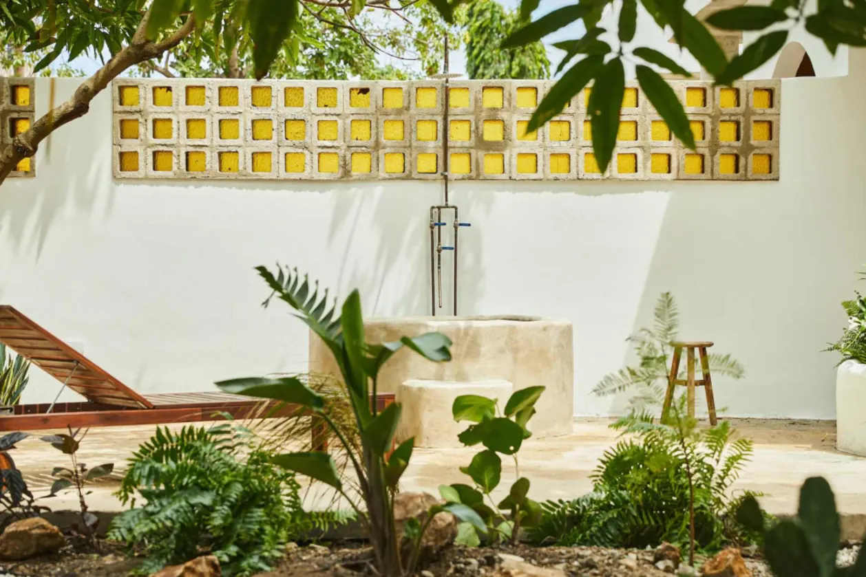 Outdoor bath in courtyard at Dreamers hotel in Puerto Rico
