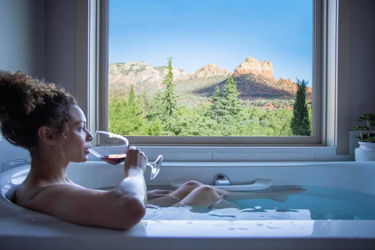 L'Auberge de Sedona luxury resort cottage tub view