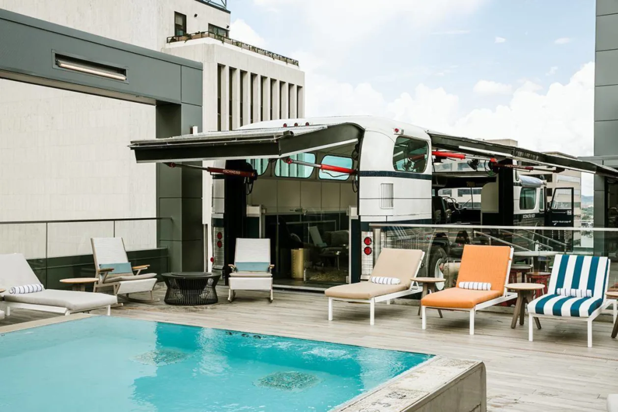 Rooftop lounge Bobby Hotel in Nashville