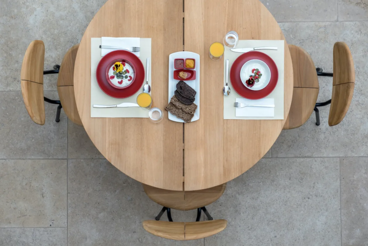 Euphoria Retreat Table
