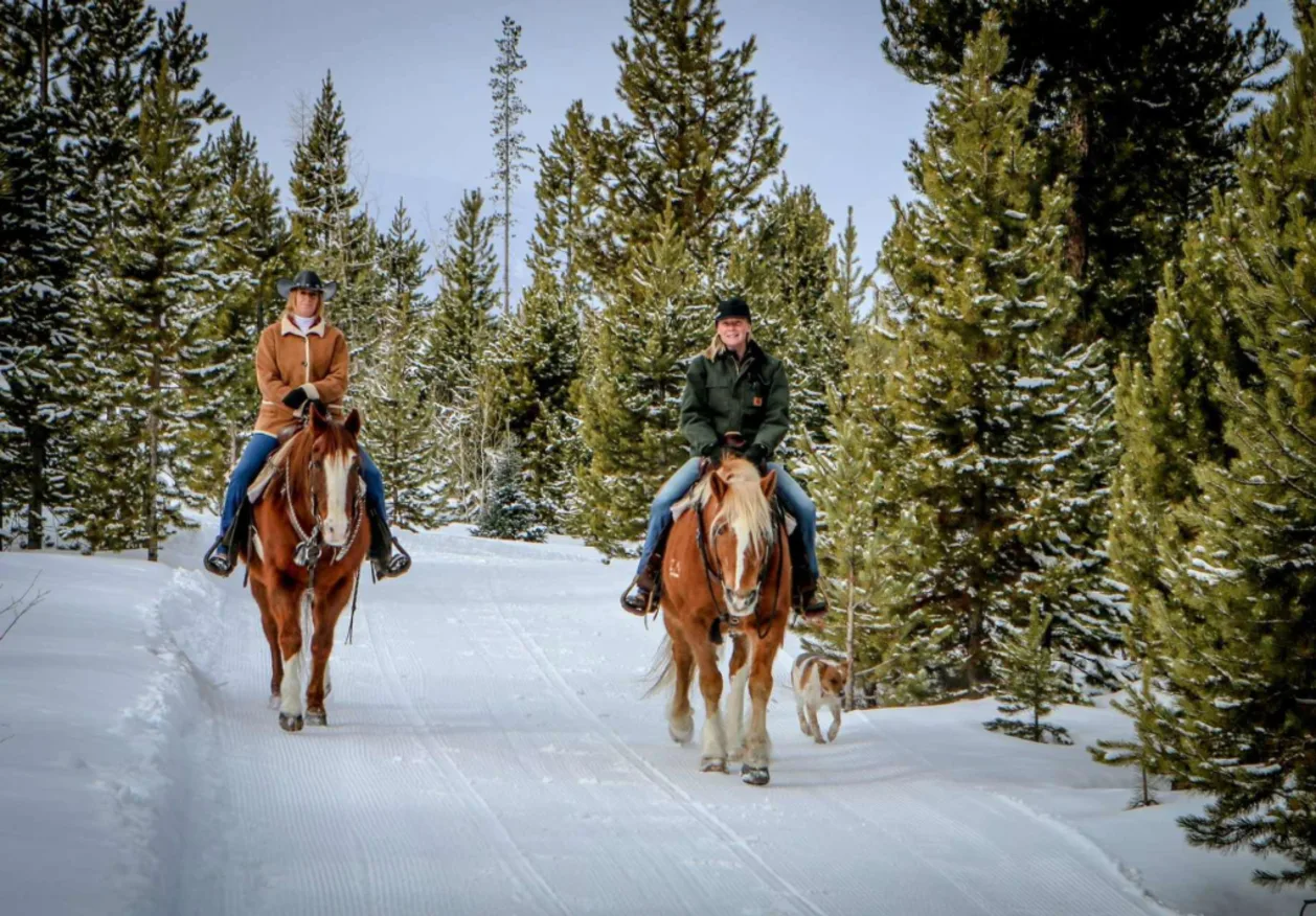 devils-thumb-ranch-activities-horseback-riding-winter