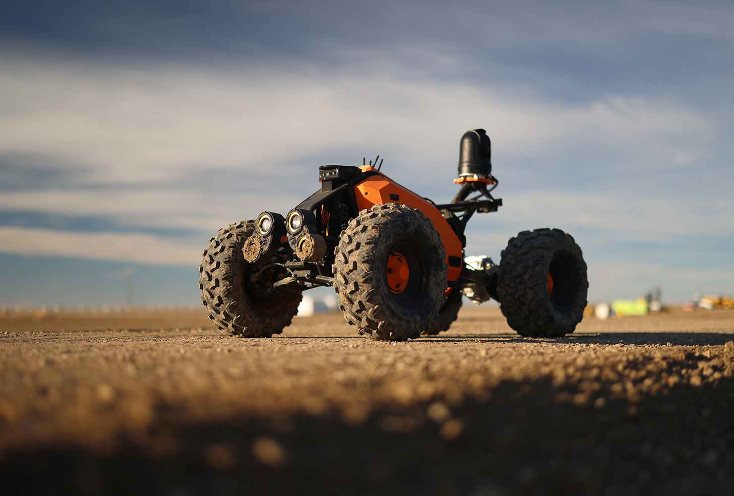 Portada: Optimotive presenta los nuevos robots Mule y Scrubbles para la industria de la