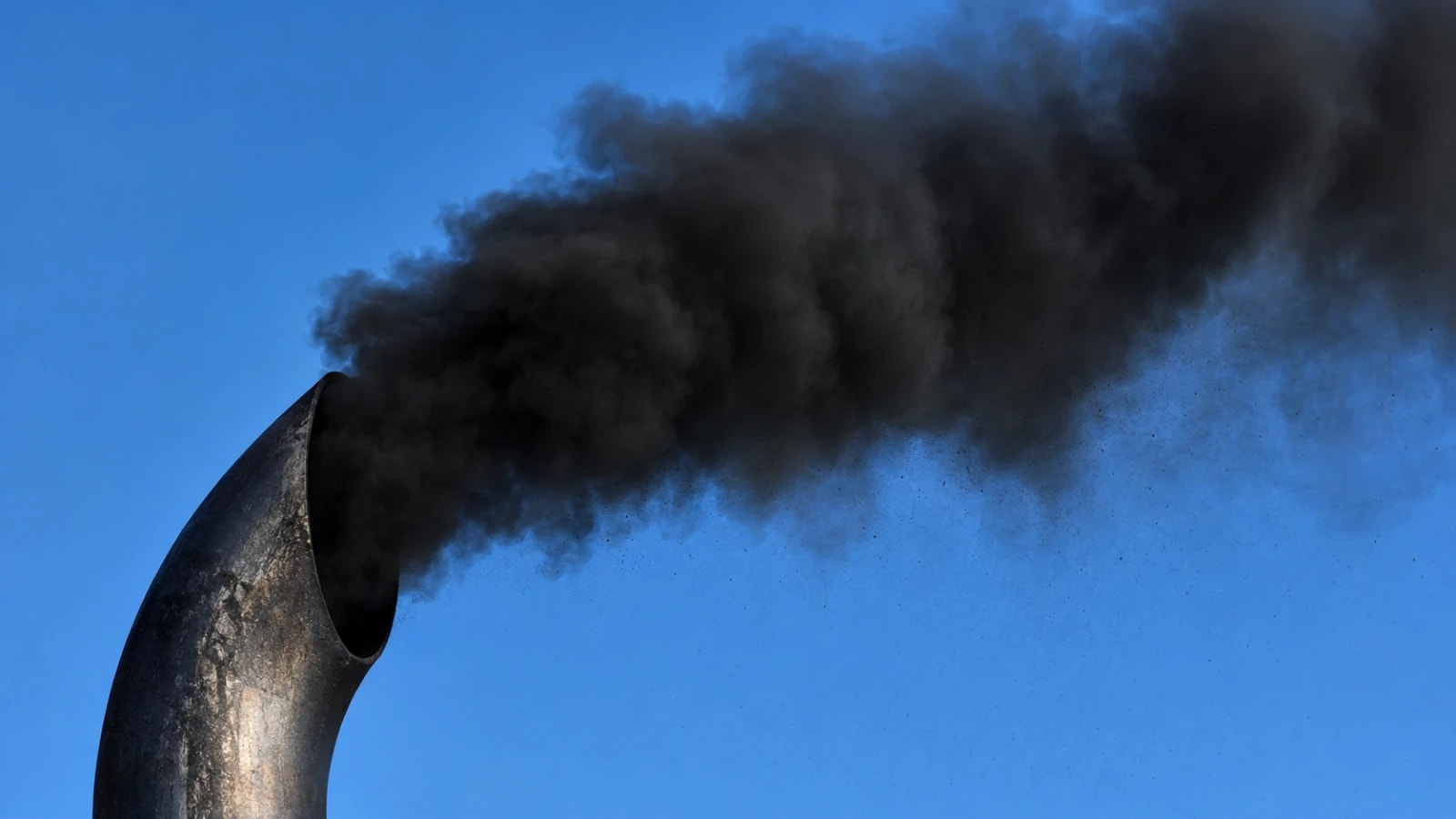Portada: Las 5 emisiones reguladas del motor diesel: PM, NOx, HC, CO y opacidad