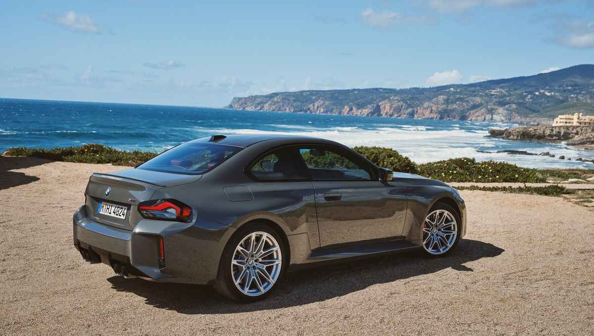 Portada: El BMW M2 2025 recibe un impulso de potencia a 473 caballos y un interior