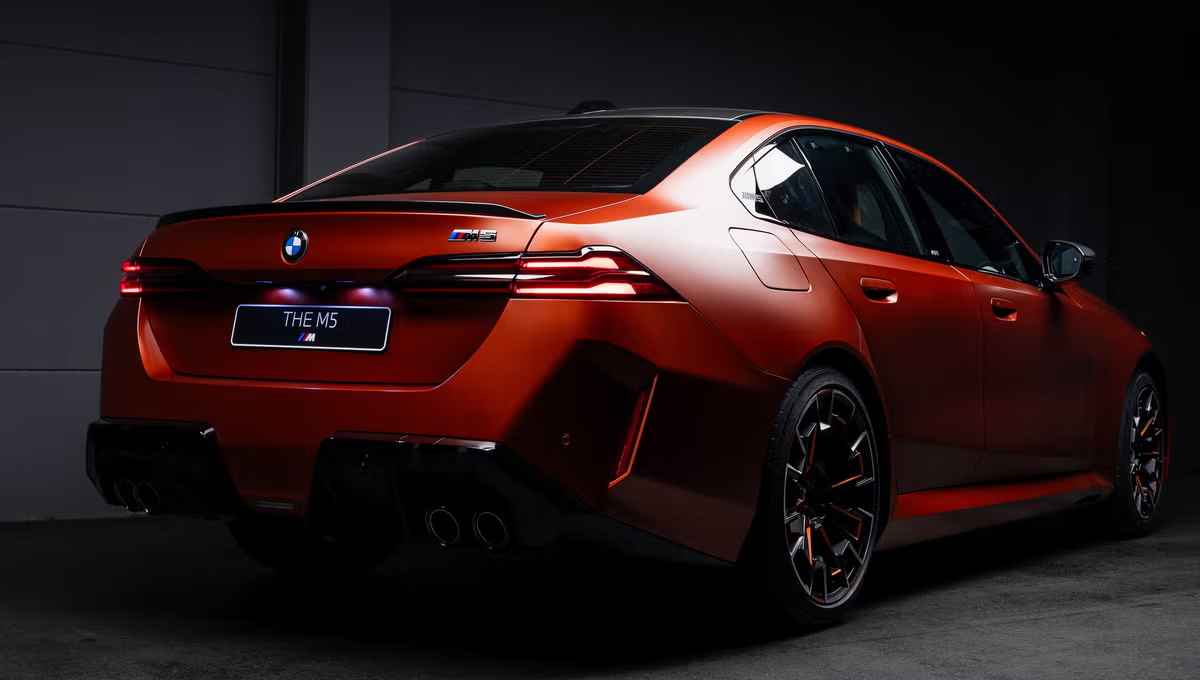 Portada: El primer BMW M5 2025 en américa del norte será muy, muy naranja