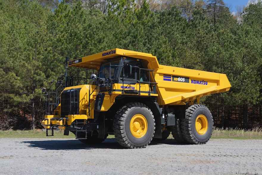 Portada: Komatsu aumenta la productividad con los nuevos camiones HD465-10 y HD605-10