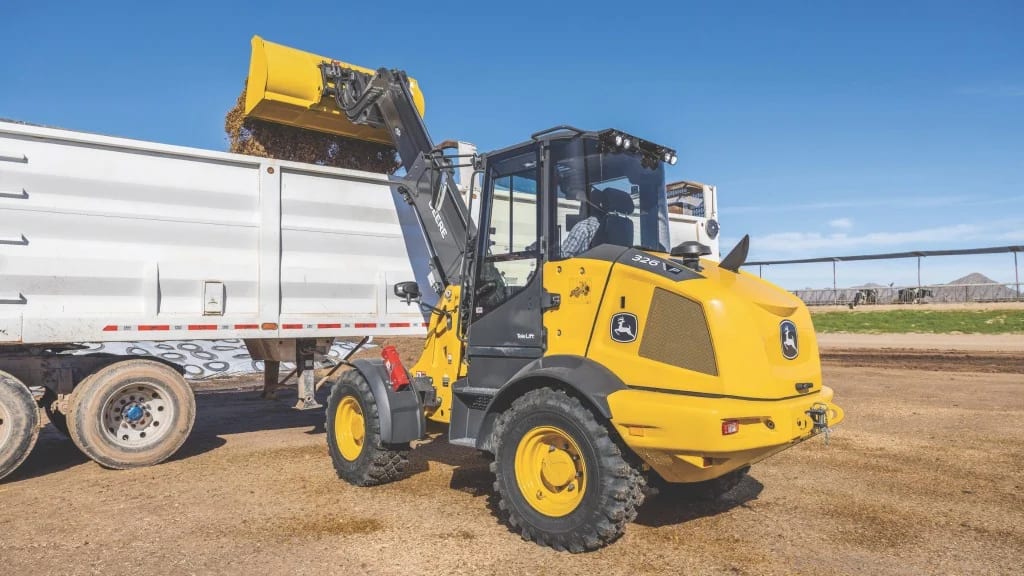 Portada: John Deere lanza el cargador compacto telescópico 326 P-Tier con capacidades de