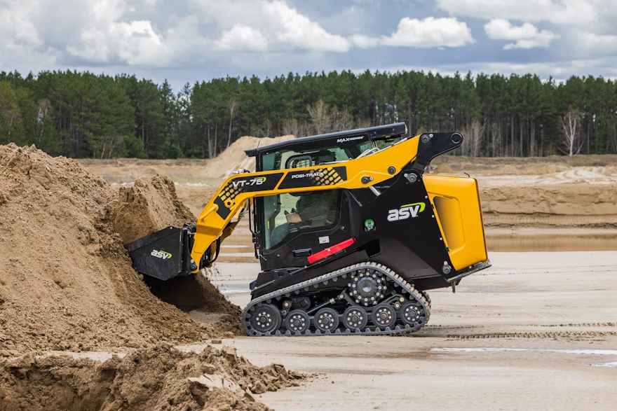 Portada: ASV lanza el cargador compacto de orugas VT-75 con motor Yanmar
