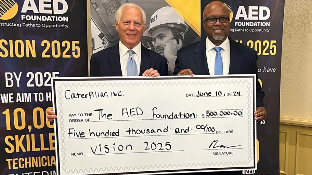 Portada: Caterpillar dona $500,000 a la Fundación de Distribuidores de Equipos Asociados